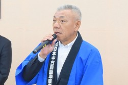 あいさつを述べる吉田流通委員長