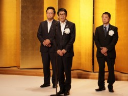 懇親会冒頭であいさつする北口新会長
