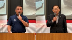 あいさつに立つCAA柘植取締役（左）とJU岩手小原理事長（右）