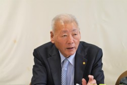 掛下会長はＪＵ奈良ＡＡの盛り上げを図ることの重要性を語った