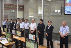 JU三重役職員一同が登壇