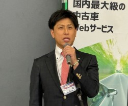 あいさつに立つ石黑社長