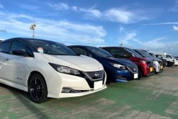 EV車が並ぶ出品ヤード