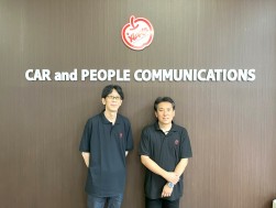 岡野 さ ん （左）と 塚本店長 （右）