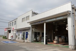 高品質な車検・整備と充実した設備を持つ自社工場完備