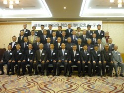 岐阜トヨタ会長・社長と並んで記念撮影