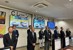 JU中販連塚田会長をはじめ関連協各県会長も来場