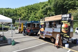 キッチンカー４台が来場