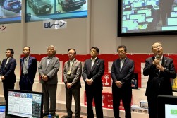 ＪＵ東北各県代表を前に伊藤理事長があいさつ（右）