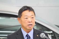 ＪＵ中販連の塚田会長が来賓祝辞を述べた