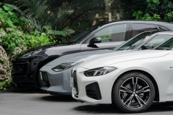 幅広いブランドのプレミアムカーが用意される