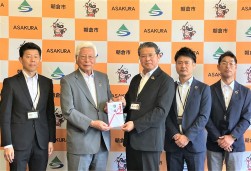 目録贈呈式出席者全員で記念撮影