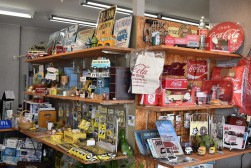 店内はアメリカ雑貨が並ぶ