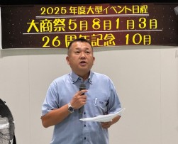 あいさつに立つ幾島会場長代行