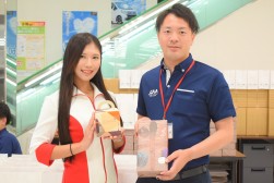 取引１台賞で「黒胡椒せん」を進呈