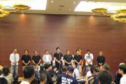 懇親会では木場耕太郎代表幹事と各県青年部会長が登壇した
