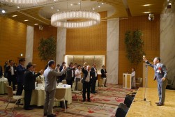 乾杯のあいさつは吉村浩二副理事長