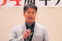 来賓としてＪＵ宮崎の平山理事長が祝辞を述べた