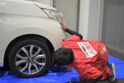 緊張の中、参加者全員が検査に取り組んだ