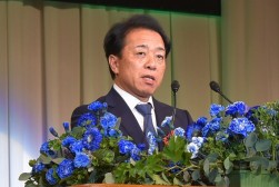 来賓あいさつを行うJU岐阜羽島オートオークションの熊﨑社長