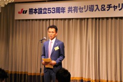 前夜祭であいさつを述べる満田理事長