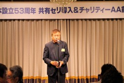 中尾義光流通委員長が乾杯のあいさつを述べた