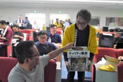 多くの来場会員がチャリティ募金に協力した