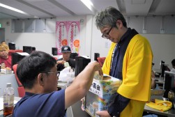 多くの来場会員がチャリティ募金に協力した
