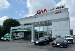 会場横に良質車が並ぶ