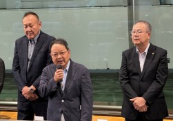 荒井商事・荒井寿一会長が祝辞を贈った