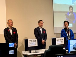 左からJU神奈川・鎌田理事長、MIRIVE伊藤社長、小林四輪オークション統括リーダー