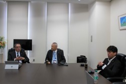 記者会見の模様
