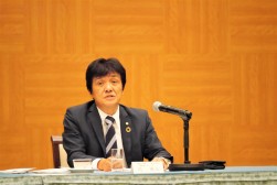 岡小売振興委員長あいさつ