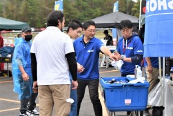 ドリンクを無料配布