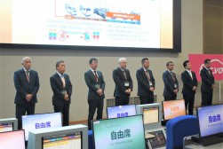 県外から多くの来賓が訪れた
