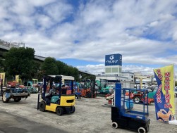 機械オークションにも出品50台が集まった