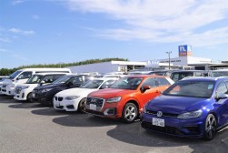小売り向けの良質車が多く並んだ