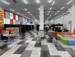 広々とした店内