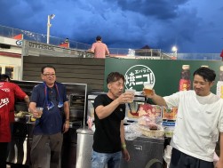 上西青年部会長（写真右）が乾杯のあいさつ