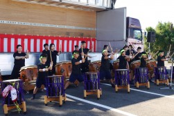地元「夢運太鼓」の迫力ある演奏
