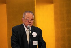 上田会長があいさつに立った