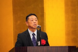 JU中販連の塚田会長が祝辞を述べた