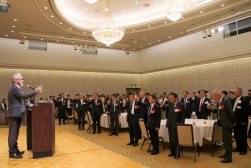中西副会長の乾杯の発声で祝宴がスタート