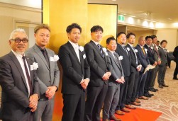 中西副会長(指導環境委員長)と各県JU青年部会長が出席者を出迎えた