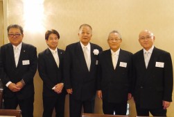 今回ホスト県を務めたJU広島執行部(写真中央が上田会長)