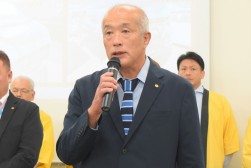 来賓を代表してあいさつを述べるJU中部・奥村会長