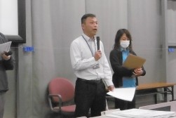 あいさつを述べるＪＵ静岡ディーラー会・岡崎氏