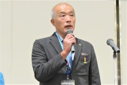 来賓を代表してあいさつを行うJU中部・奥村会長
