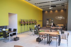 落ち着いた雰囲気のショールーム内