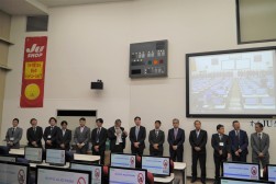 各府県ＪＵの流通委員長や青年部会長らが登壇した